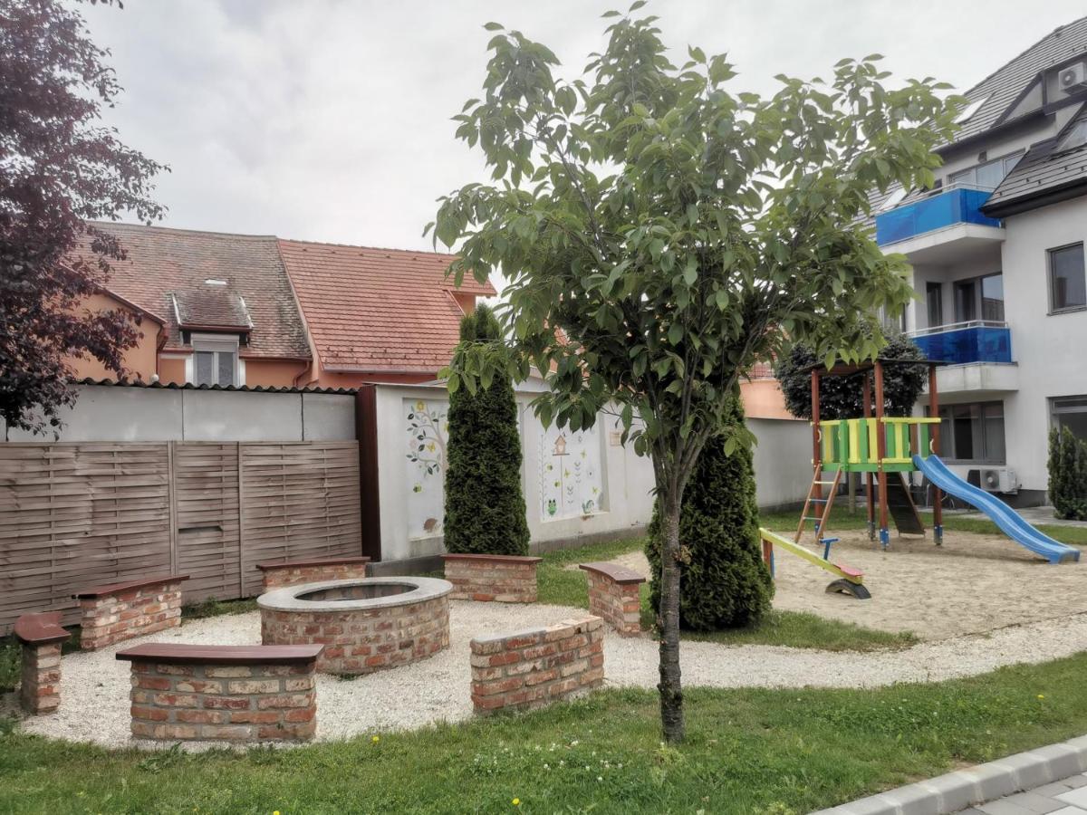Szabó Lux Apartman Sárvár Exterior foto